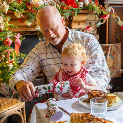 Holly White Christmas Crackers - 6 Pack