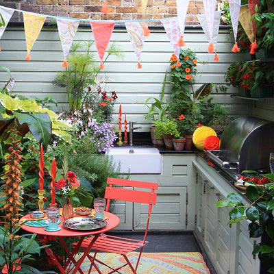 Alfresco Dining With Dan Cooper, aka The Frustrated Gardener